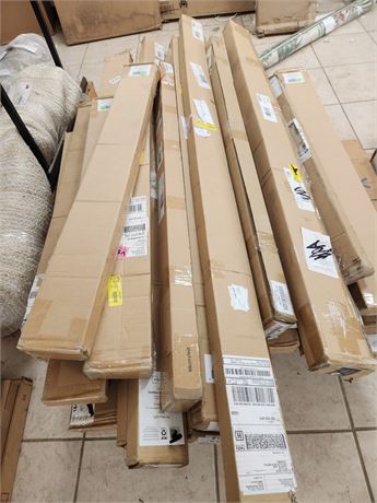 Pallet of Miscellaneous 1 inch vinyl blinds