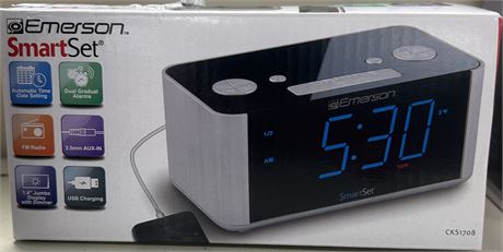 Emerson Smart Set Alarm Clock w/AM/FM Radio, 0.9 LED Display,