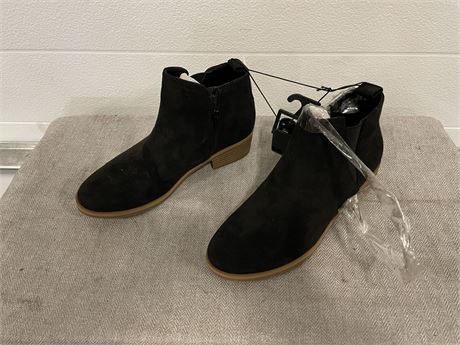 Time and Tru Womens Ankle Boots
