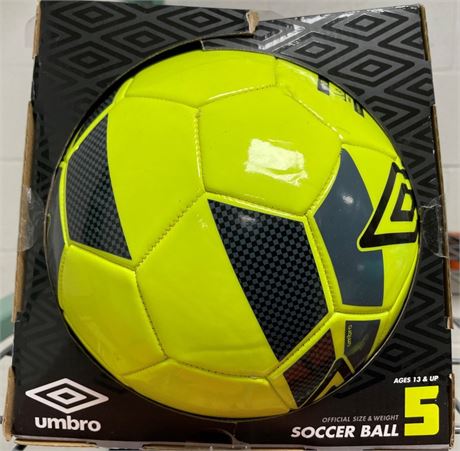 Umbro Official Size/Weight Soccer Ball