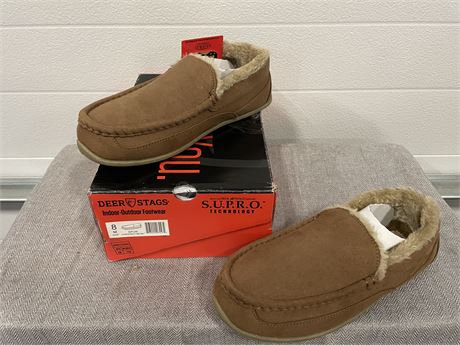 Deer Stags Slipperooz Mens  Cozy Moccasin Slipper, size 8