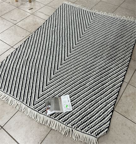 Large 5'x7' Project 62 area rug black/white