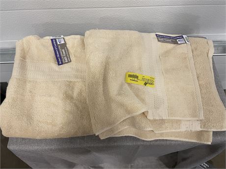 (2) BHG Bath Towel, Solid Yellow