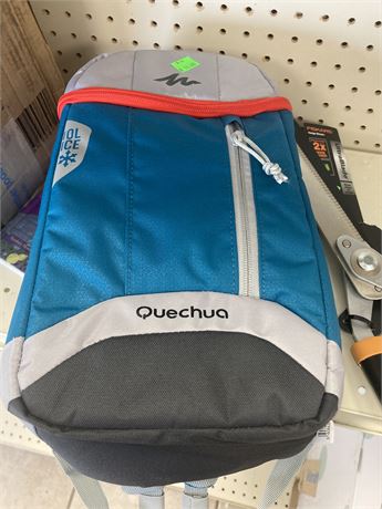 Quenchua 6 can Backpack cooler