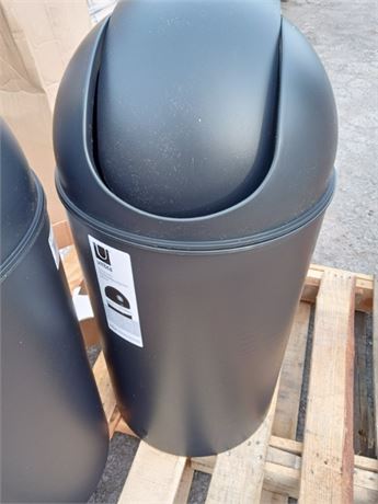 Umbra Grand 10 Gallon (38L) Trash Can