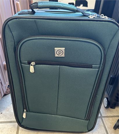 Prot�g� 17 inch carry on suitcase, green