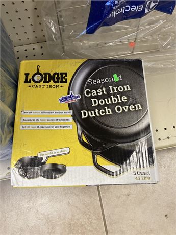 Lodge 5 quart Seasoned Cast Iron Double Dutch Oven