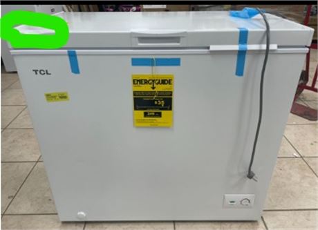 TCL 7.0 Cu. Ft. Chest Freezer, White, Garage Ready, CF073W **Has dings gets cold