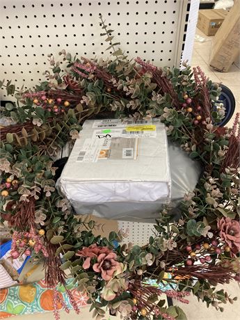 Celebrate 30 inch Pre-lit Wreath