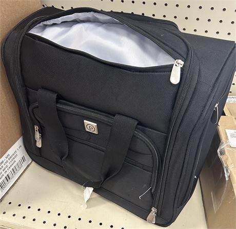 Prot�g� 18 inch rolling Carry-On Bag