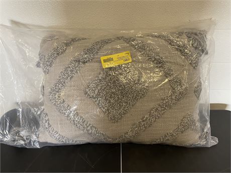 My Texas House Parker Tufted Cotton Oblong Decorative Pillow, 14 x 20, Grey