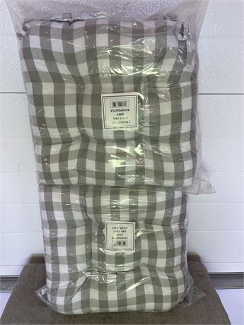 (2) Achim Buffalo Checkered Chair Seat Cushions, (4 total)