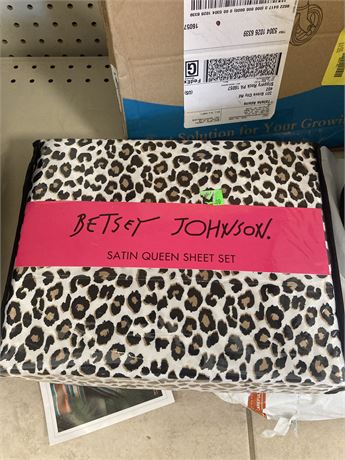 Betsy Johnson Leopard Print Satin Sheet set, QUEEN