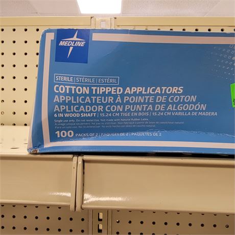 Medline 100 pack of cotton tip applicators
