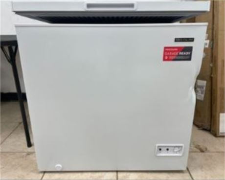 Frigidaire 7.0 Cu. ft. Chest Freezer, EFRF7003, White *HAS DENTS BUT WORKS GREAT