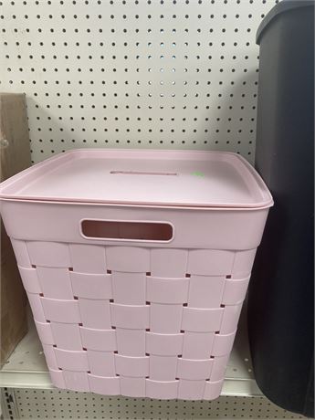 18 in x 18 in x 18 in weave basket, pink with lid